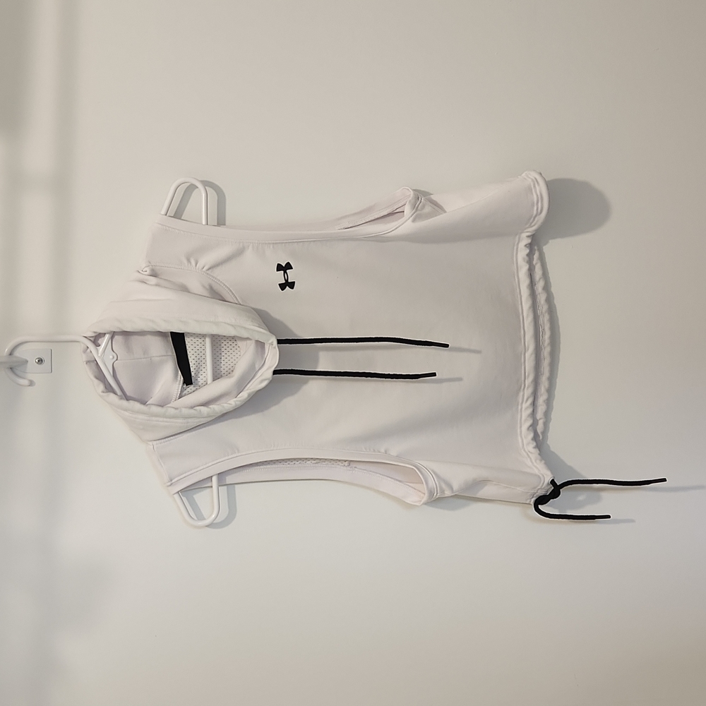 Under Armour cropped sleeveless swearshirt